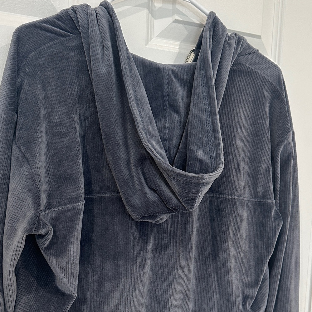 Vuori Blue/Grey Quarter Zip Velvet Hooded Sweater Size L - Picture 6 of 6